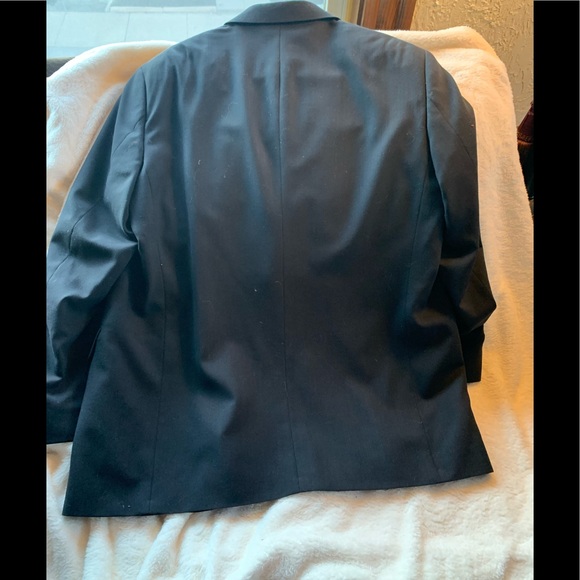 TUXEDO SUIT LIKE NEW - Picture 2 of 6